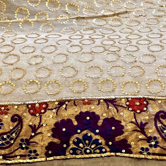 BrandNew!A pure silk Georgette hand embroidered sequins all over;Benarasi Border - Picture 8 of 17
